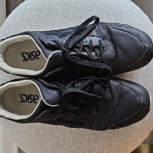 Asics Black Men shoes - Picture 1 of 3